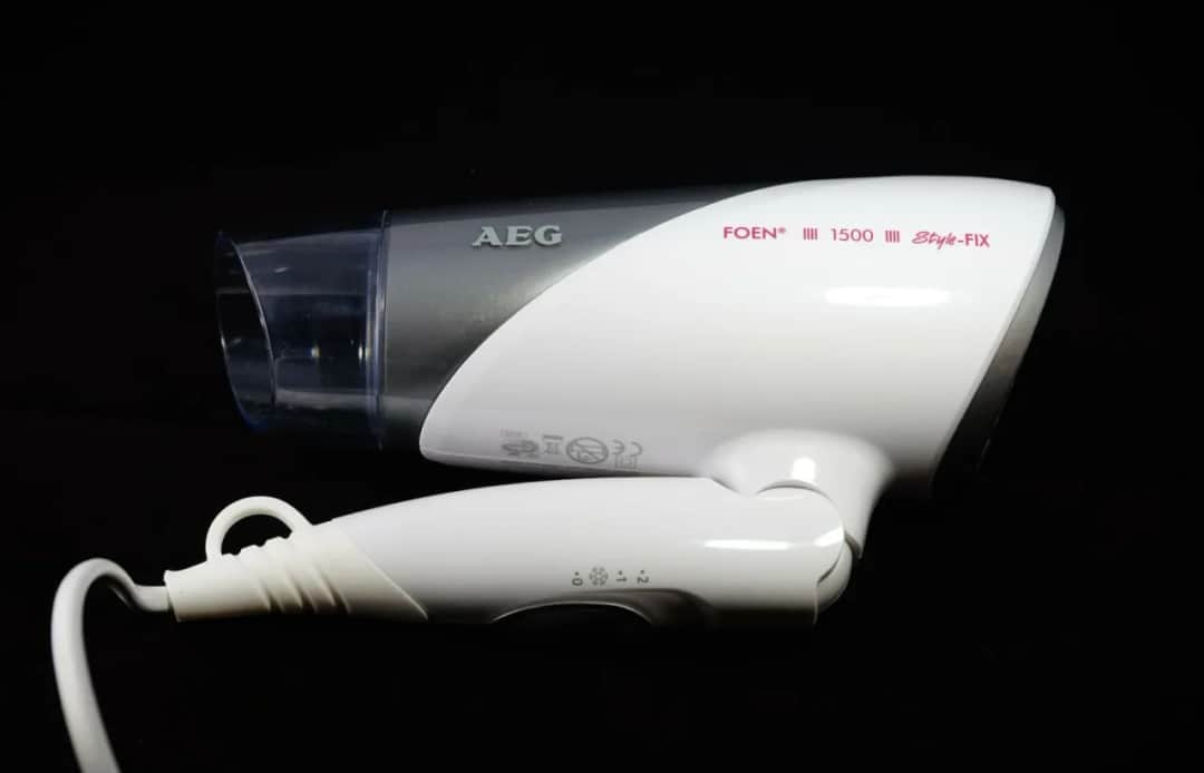 Jaką moc ma suszarka do włosów? Odkryj idealny wybór dla siebie