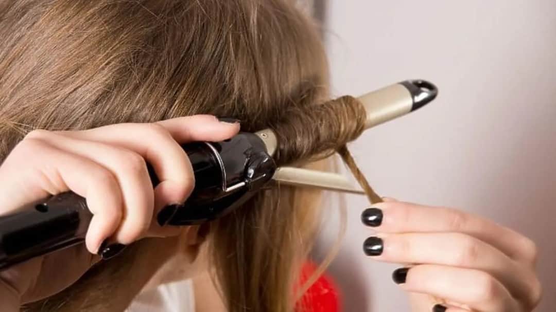 Jak zrobić loki lokówką, które naprawdę się trzymają przez cały dzień