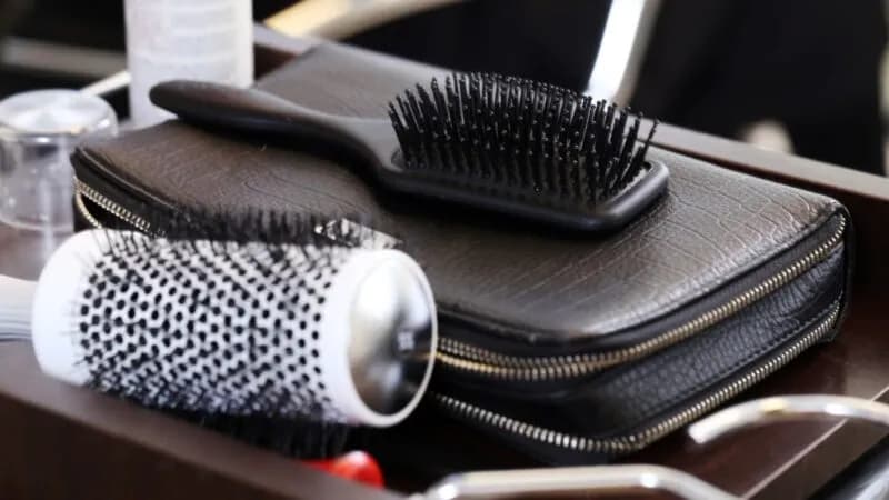 Najlepsza szczotka do włosów – wybierz idealną dla swoich potrzeb Najlepsza szczotka do włosów – wybierz idealną dla swoich potrzeb