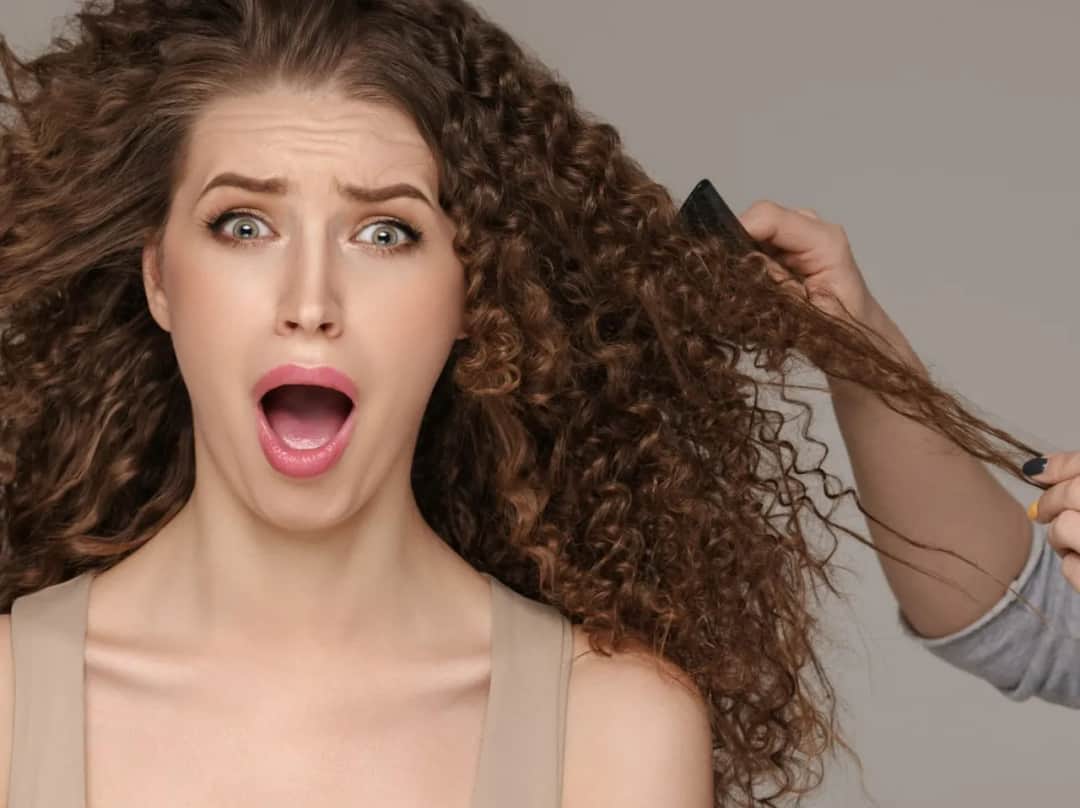 Jaką szczotkę do włosów kręconych wybrać, aby uniknąć zniszczeń?